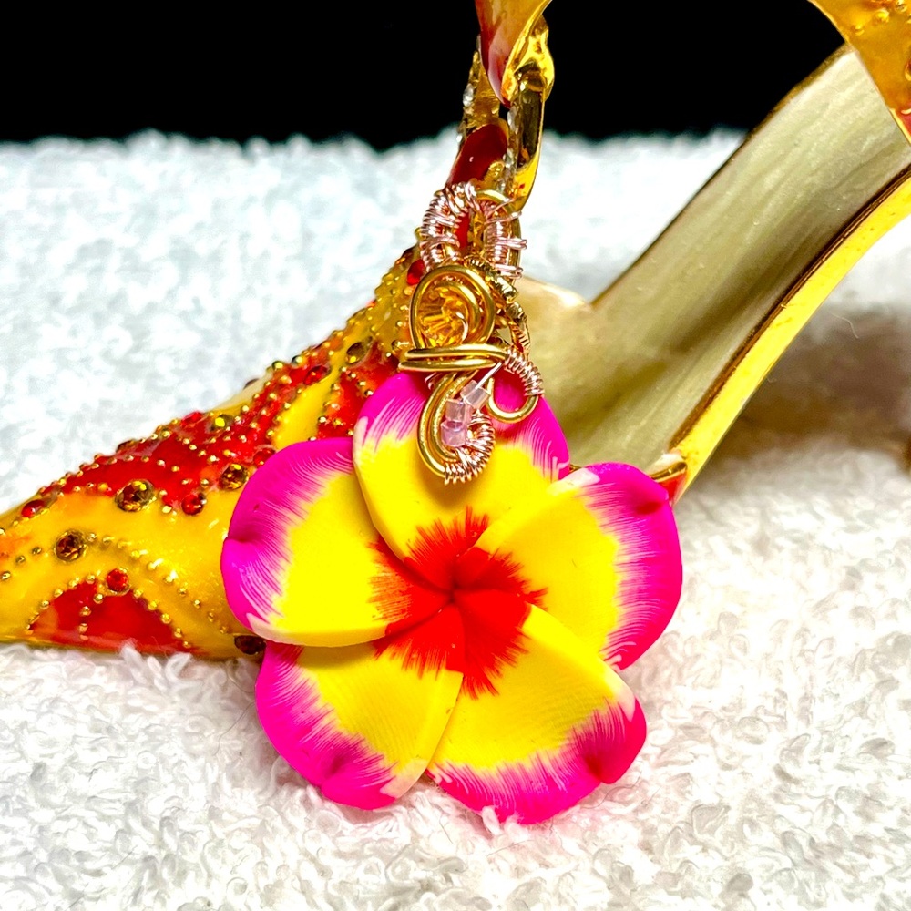 🌺🔥Hawaiian plumeria polymer pendant, sweet necklace